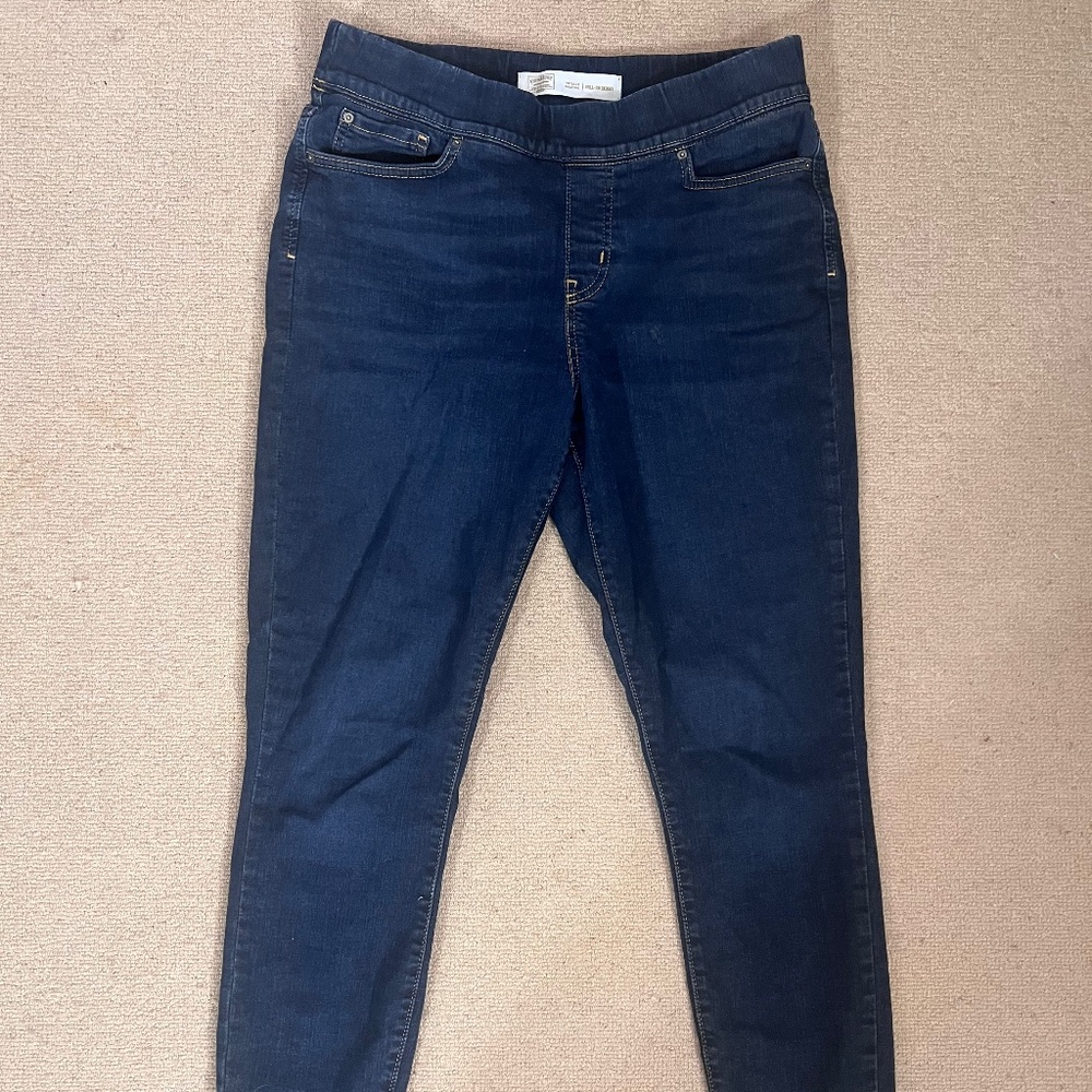 Levi Strauss women’s pull-on skinny jeans size 14